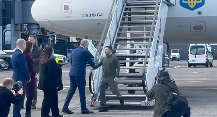 Taoiseach Micheál Martin met with Volodymyr Zelenskyy on a stopover in Shannon Airport